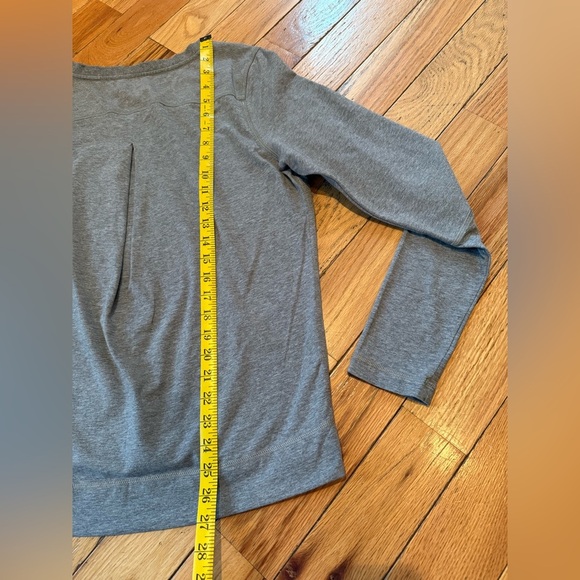 Lululemon Women’s Pleated Back Crew Neck Soft Sweatshirt Gray Size M? READ - Picture 12 of 13